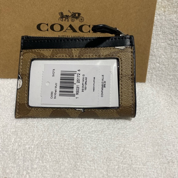 Snoopy collection signature coach ID wallet with key chain. - Picture 5 of 7